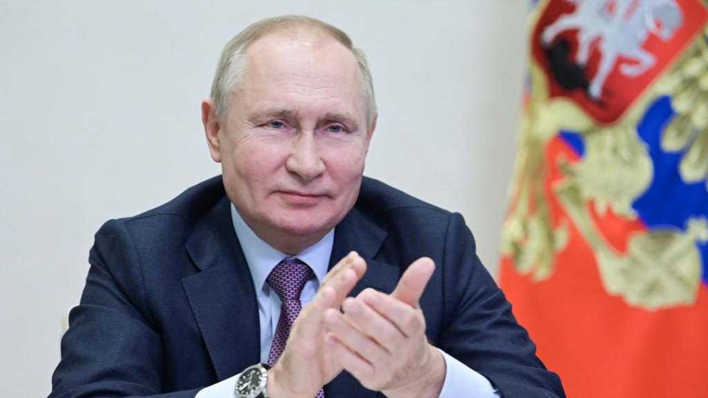 Poutine célèbre le tir d’une «salve» de missiles hypersoniques