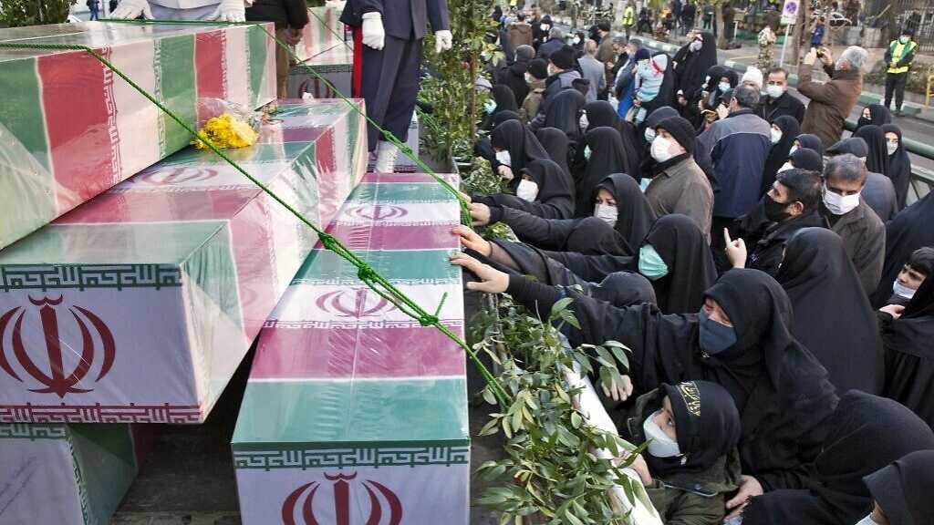 Des milliers d’Iraniens aux funérailles de 250 martyrs de la guerre contre l’Irak