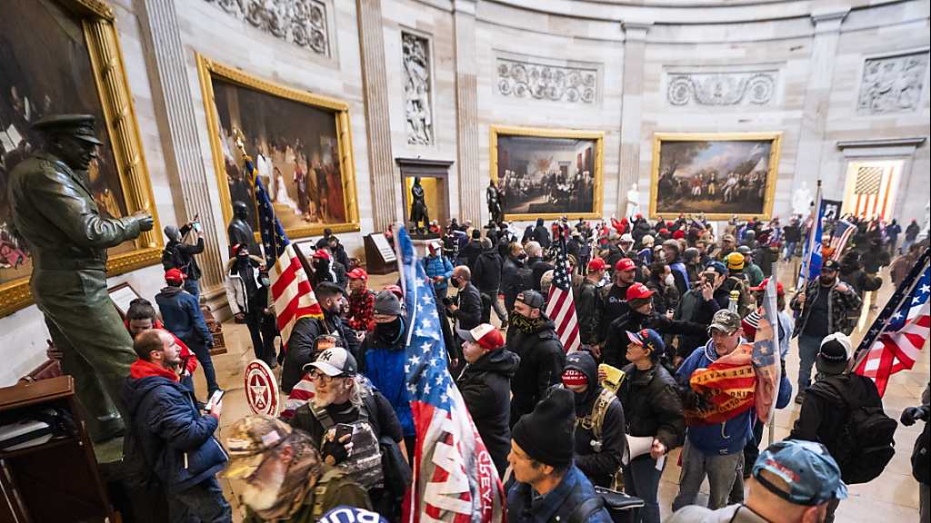 Assaut du Capitole: Trump a violé la loi, estime la commission parlementaire ad hoc