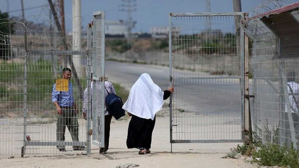 «Israël» punit les Gazaouis, ferme un passage après des tirs de roquettes