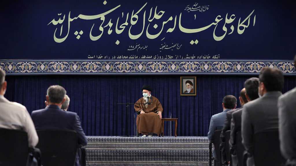 Sayyed Khamenei: Les travailleurs ont vaincu la politique ennemie visant à détruire la production nationale en Iran