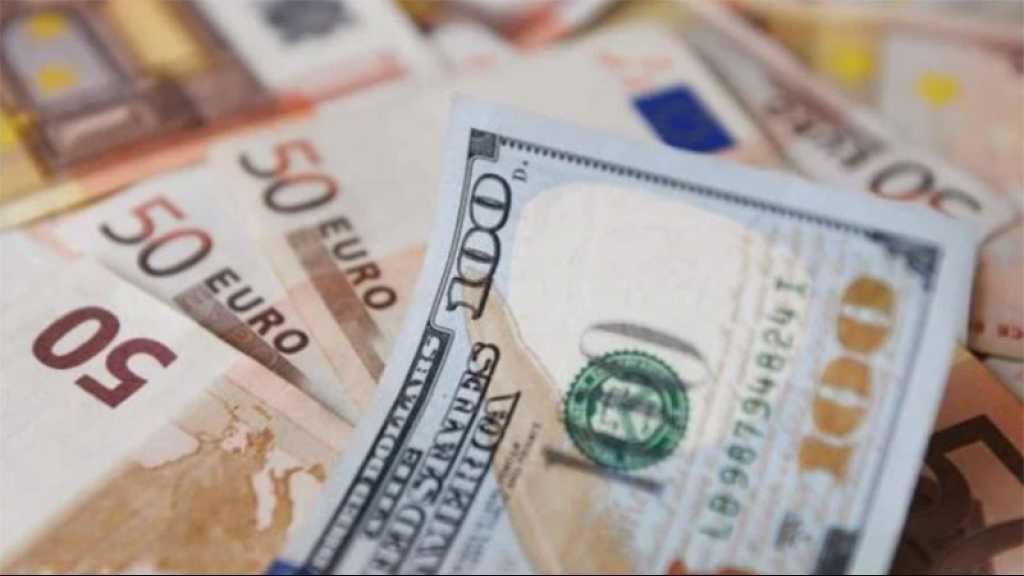 Le dollar grimpe mais hésite autour de la parité avec l’euro