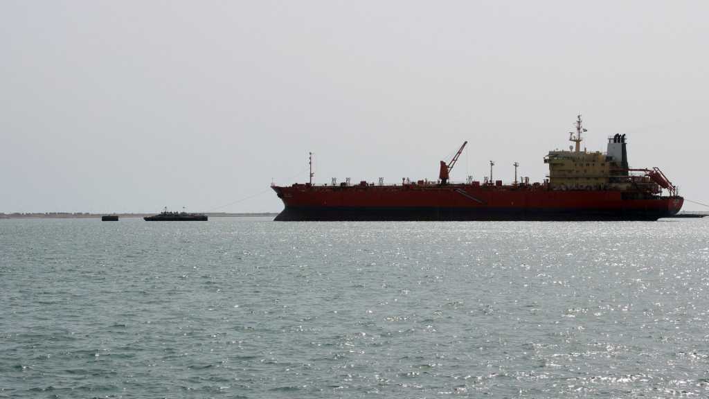 Les forces armées force un navire pétrolier qui tentait de s’approcher du port d’Al-Dhaba à s’éloigner