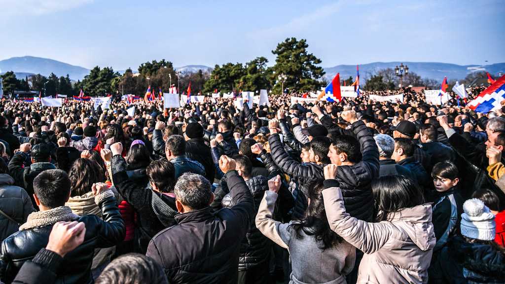 Des milliers de manifestants au Haut-Karabakh contre le blocage d’un axe vital vers l’Arménie