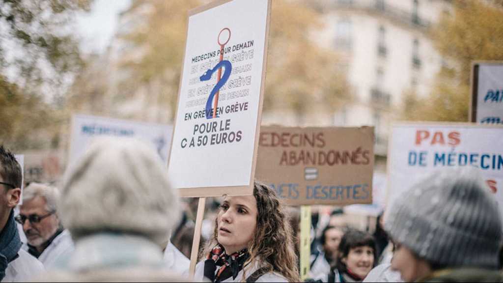 France: les médecins libéraux appelés à la grève malgré la triple épidémie