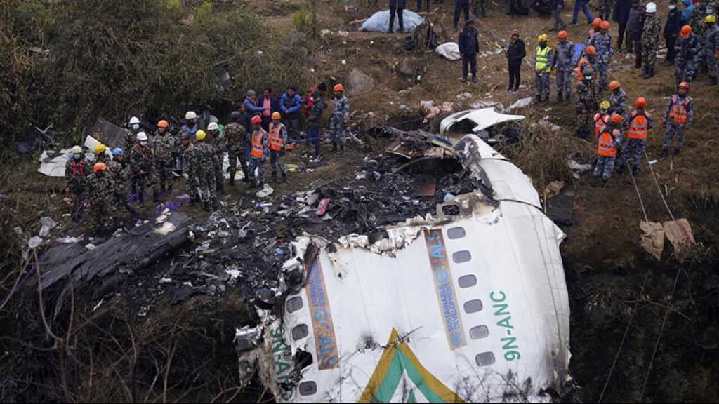 Accident d’avion au Népal: au moins 67 morts, reprise des recherches et deuil national