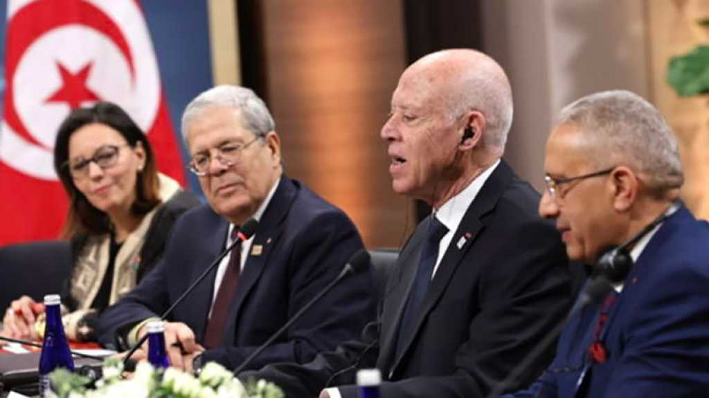 Tunisie: le président limoge deux ministres