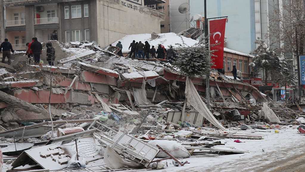 Des séismes font 912 morts en Turquie et 592 en Syrie, des bilans qui ne cessent de s’alourdir