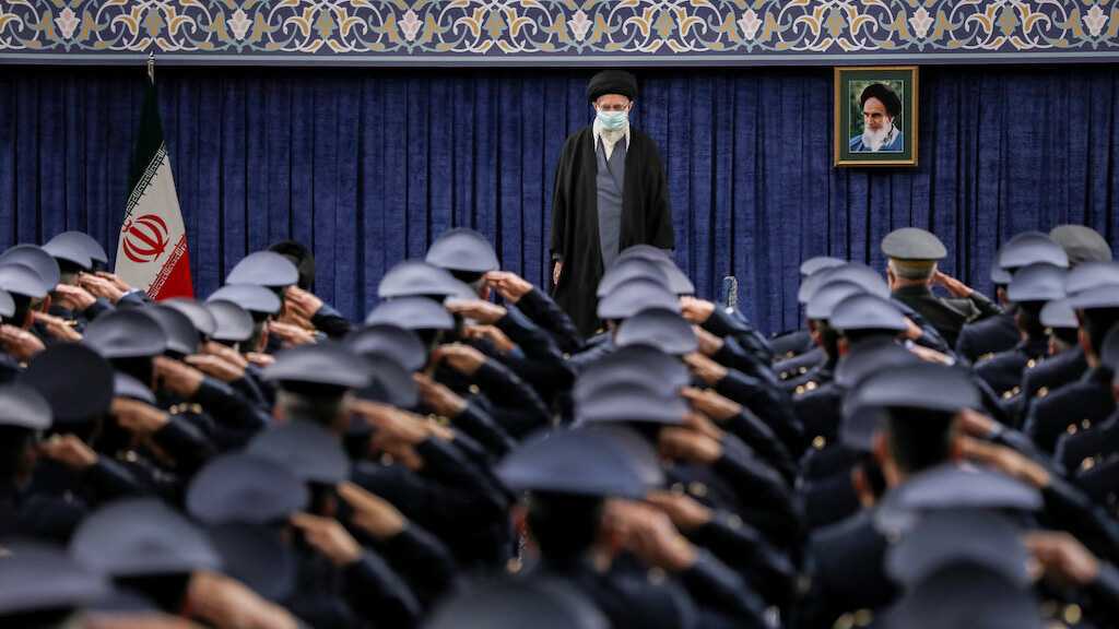 Sayyed Khamenei appelle le peuple iranien à montrer le 11 février aux ennemis qu’ils sont incapables de le séparer