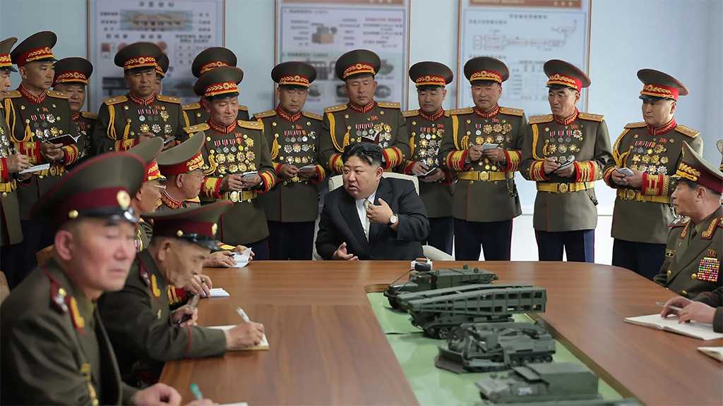 Corée du Nord: Kim supervise le test d’un lance-roquettes multiple