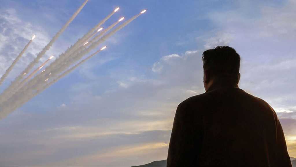 Corée du Nord: Des tirs de lance-roquettes multiple supervisés par Kim Jong-un