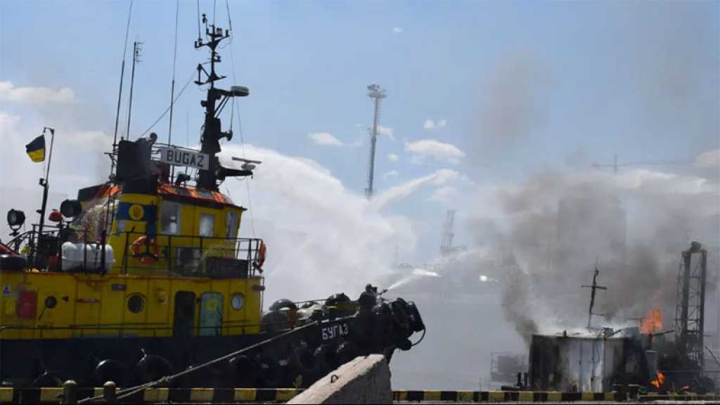 L’Ukraine frappe un port et un ferry russes près de la Crimée, un mort et cinq blessés