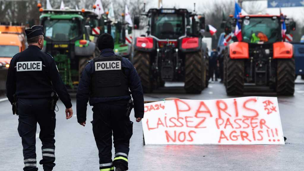 «J’ai honte d’être français et je suis déçu»: Interdits d’entrer à Paris, les agriculteurs repartent frustrés