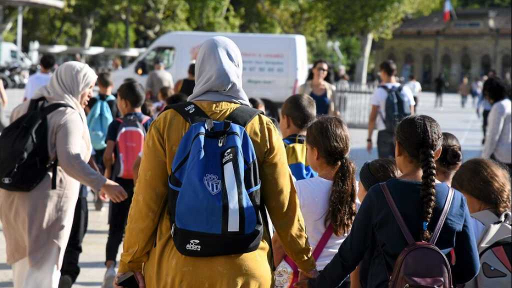 France: Le gouvernement n’interdira pas le port du voile lors de sorties scolaires