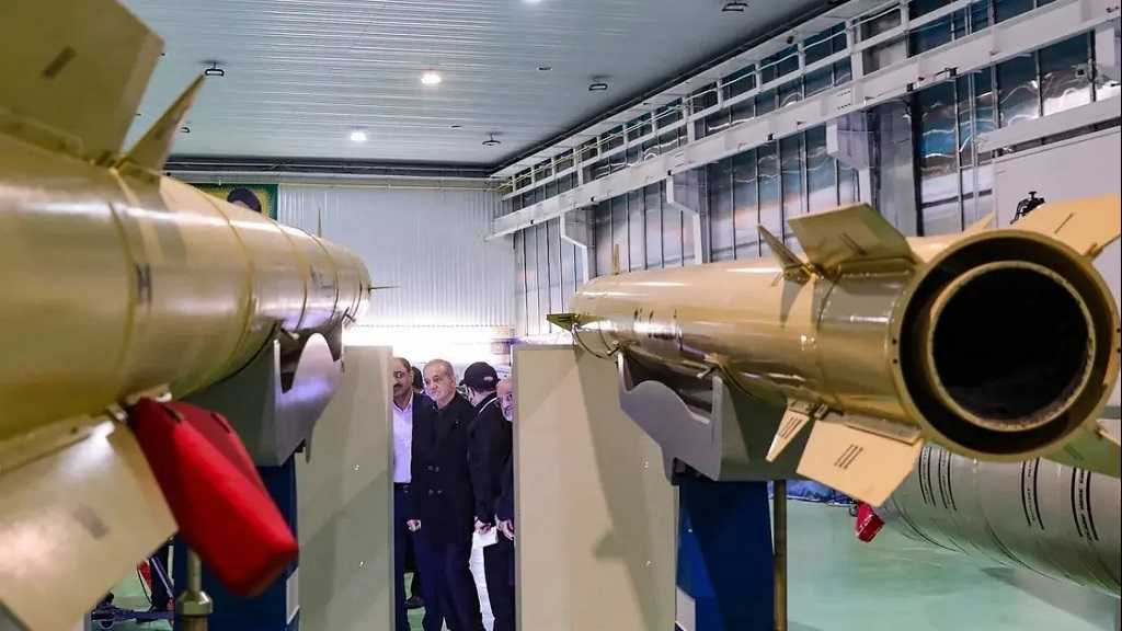 L’Iran présente un nouveau missile balistique à longue portée