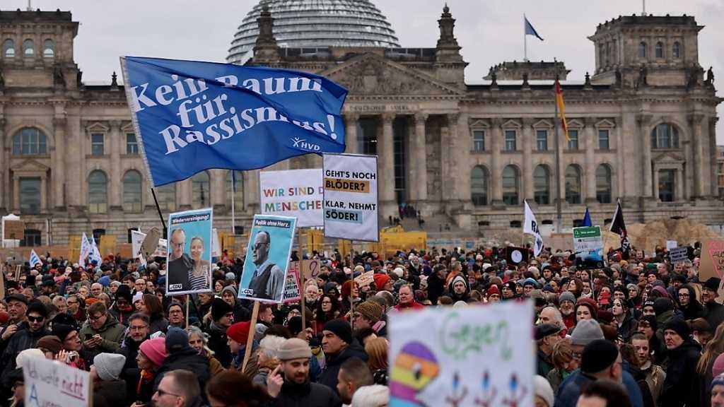 « Nous sommes le pare-feu » : Nouvelle mobilisation contre l’extrême droite en Allemagne