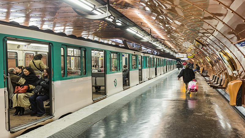 #Paris/attaque à l’acide dans le métro: un blessé grave