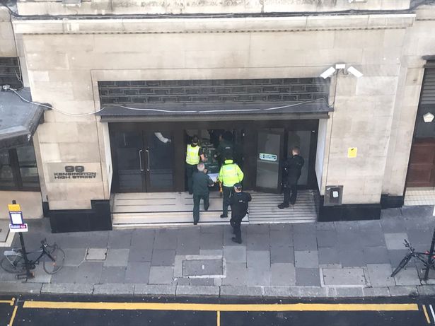  Des blessés au couteau à #Londres dans une attaque au siège de #Sony 