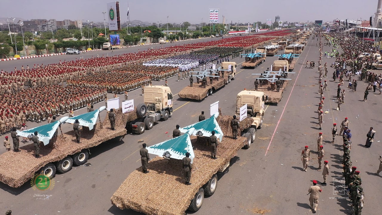 Yémen: défilé militaire majestueux à Sanaa, l’armée dévoile des armes de dissuasion stratégiques (photos)