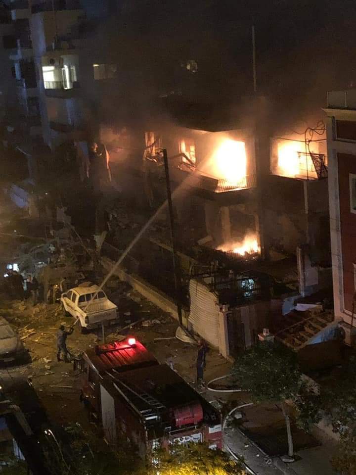Télévision syrienne : des martyrs et des blessés suite à une agression visant un bâtiment dans la région de Mazzé, près de l’ambassade du Liban 