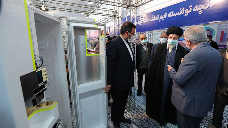 Sayed Khamenei visite l’exposition de l’innovation industrielle à Téhéran (photos)
